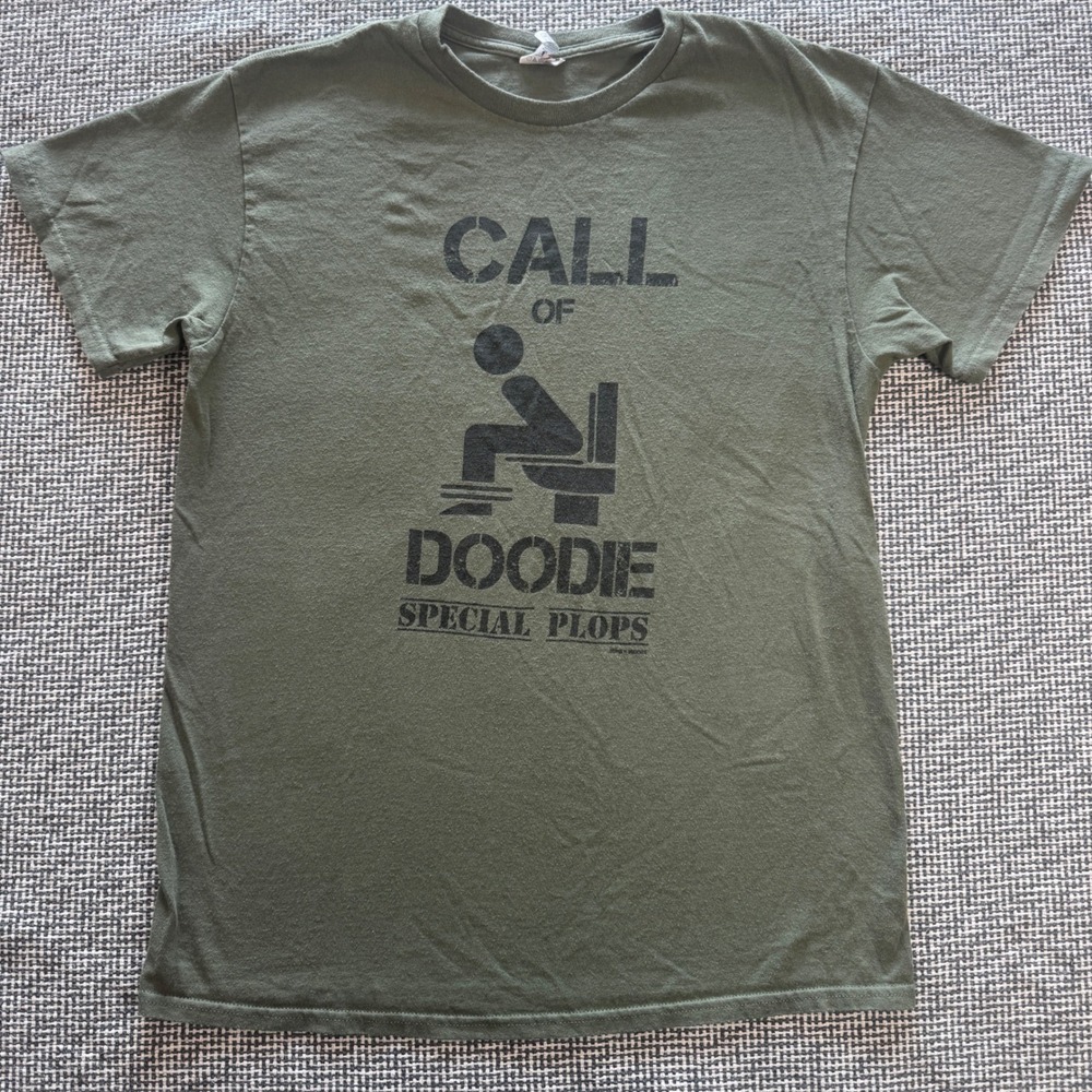 Delta Pro Weight Mens Call of Doodie Special Plops Graphic T-Shirt Olive Green M